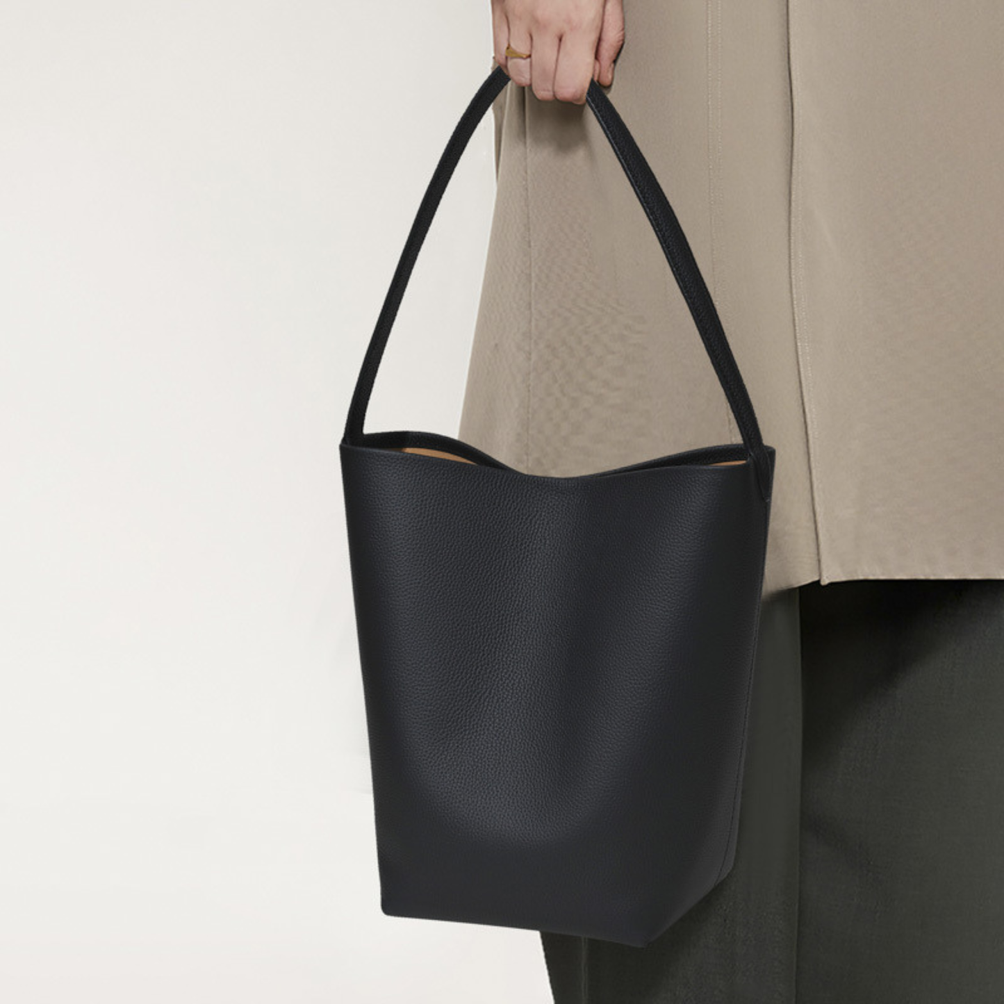 El lujoso bolso tote de cuero "inspirado en Row-Margaux"