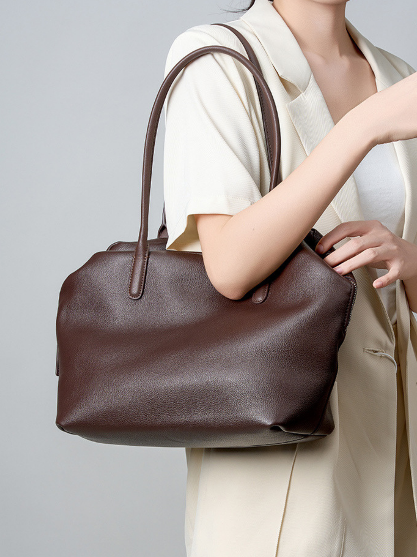 Minimalist Soft‑Grain Leather Tote Bag