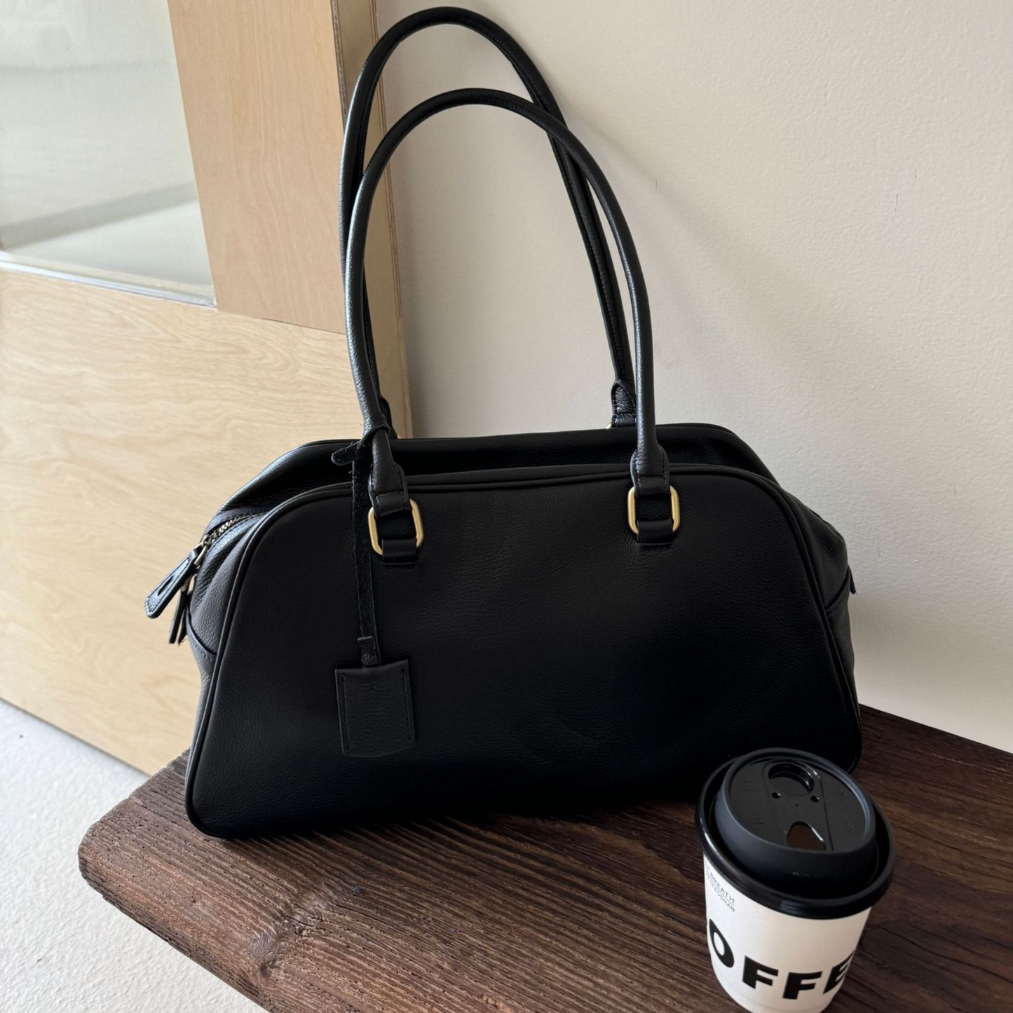 Large Capacity Zip‑Top Natural Leather Shoulder Bag