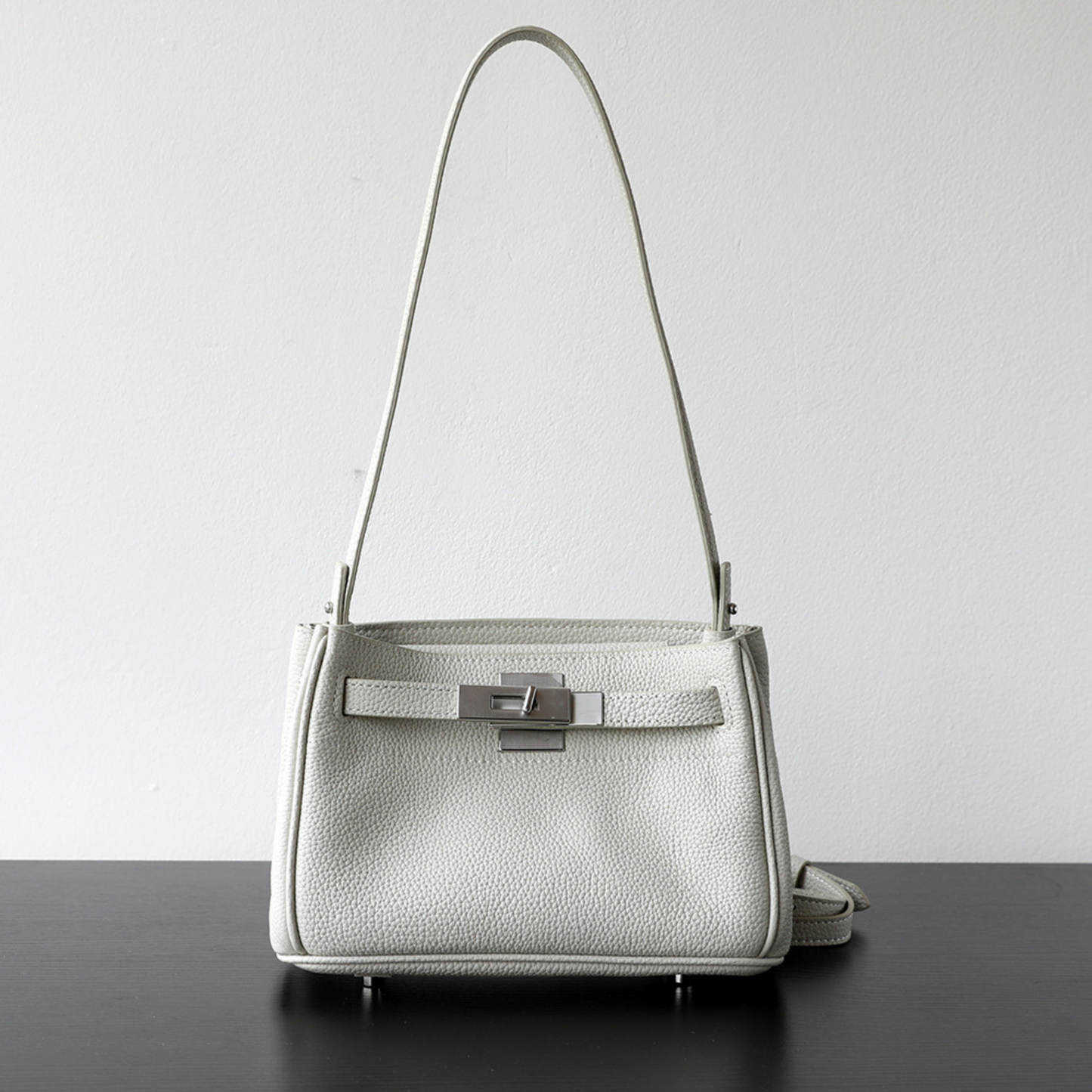 Slim Underarm Luxurious Leather Shoulder Bag