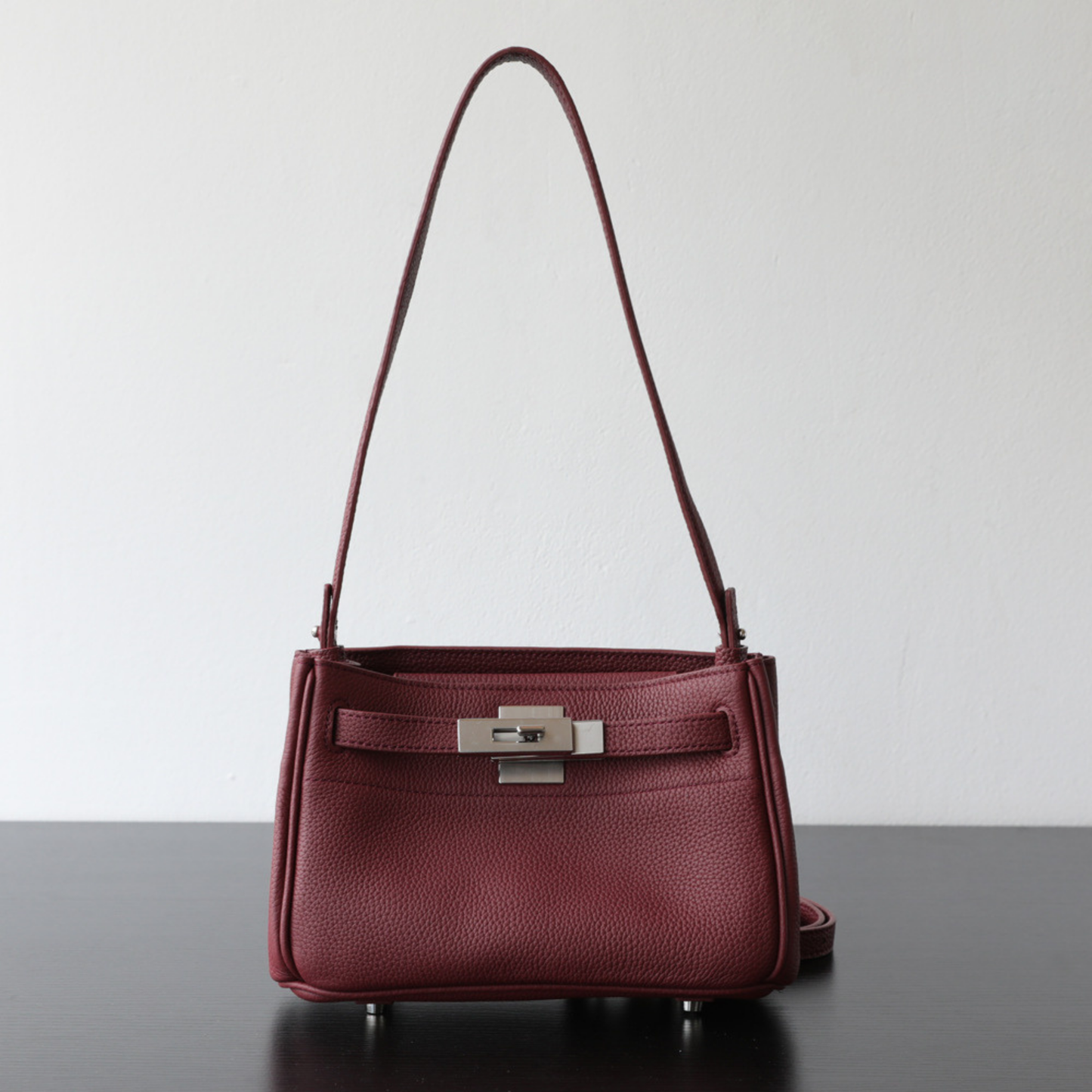 Slim Underarm Luxurious Leather Shoulder Bag