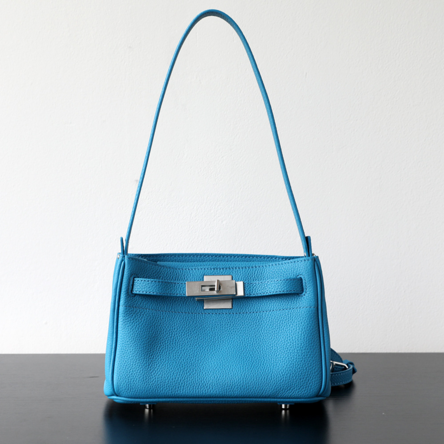 Slim Underarm Luxurious Leather Shoulder Bag