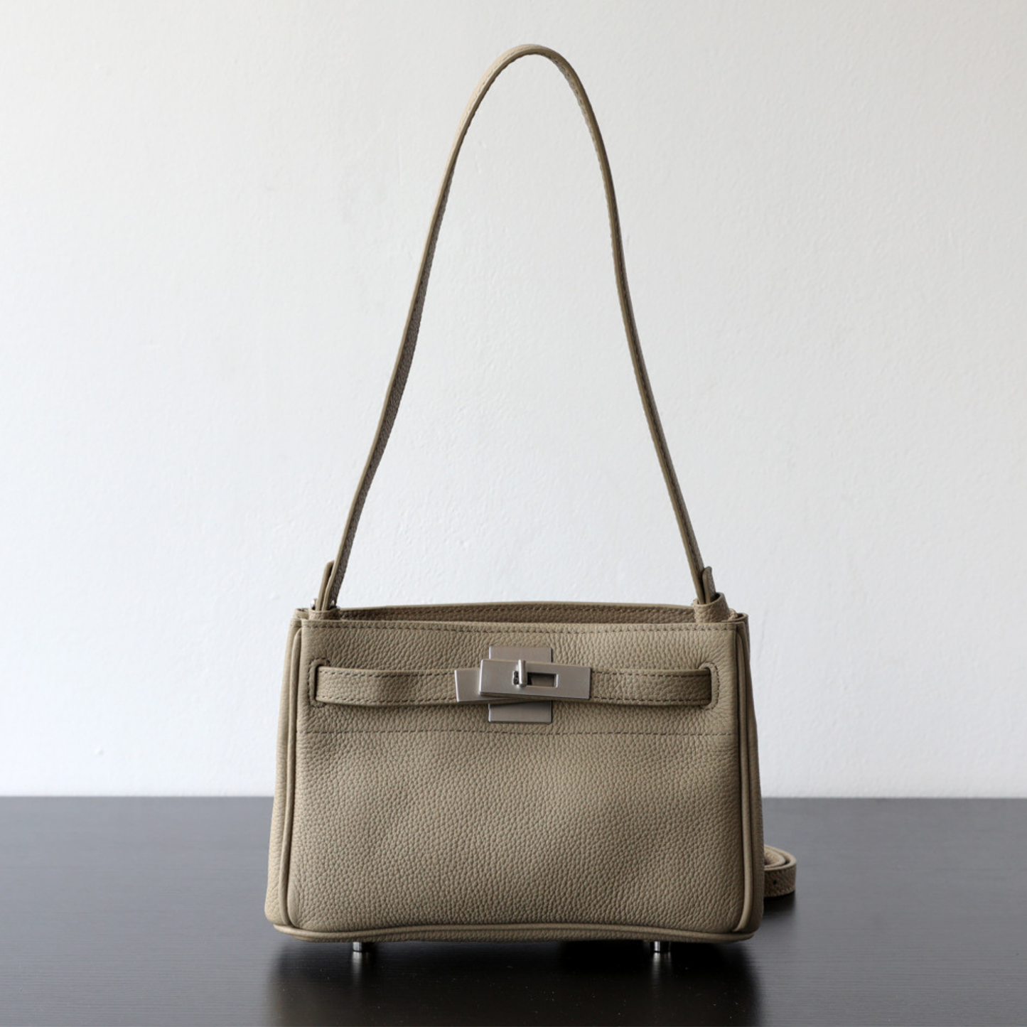 Slim Underarm Luxurious Leather Shoulder Bag