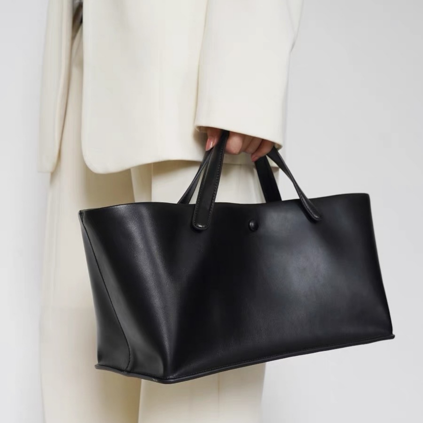 The "Row-IDAHO-inspired" Luxurious Leather Bag