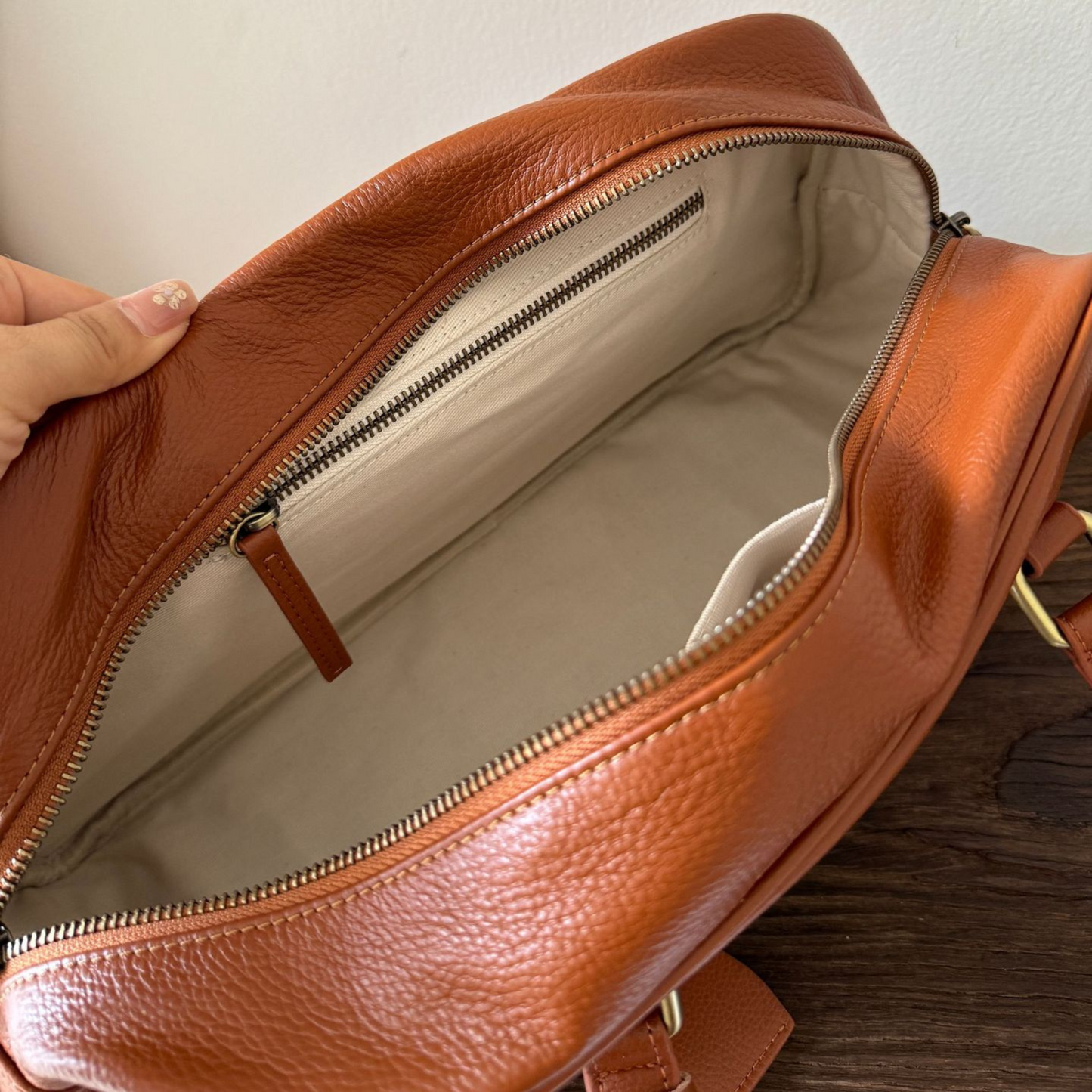 Large Capacity Zip‑Top Natural Leather Shoulder Bag