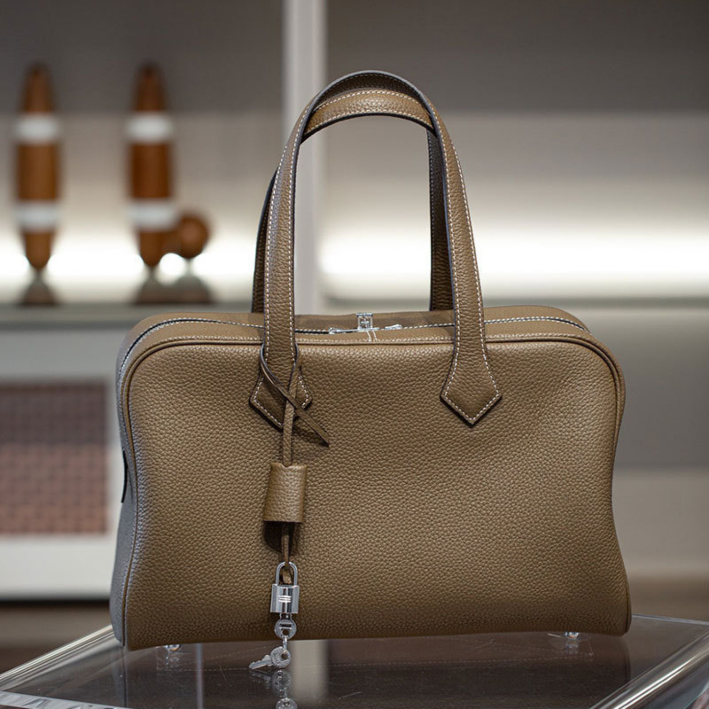 Victoria Style Classic Leather Shoulder Bag