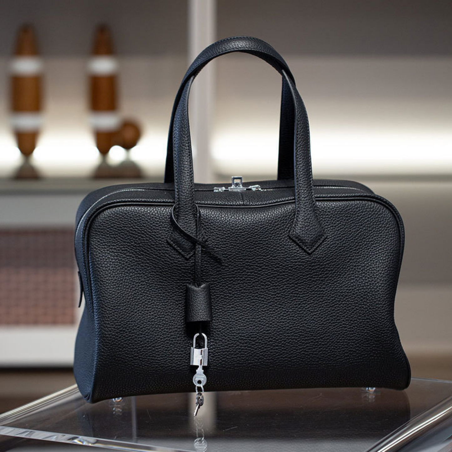 Victoria Style Classic Leather Shoulder Bag