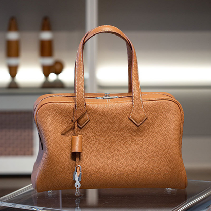 Victoria Style Classic Leather Shoulder Bag