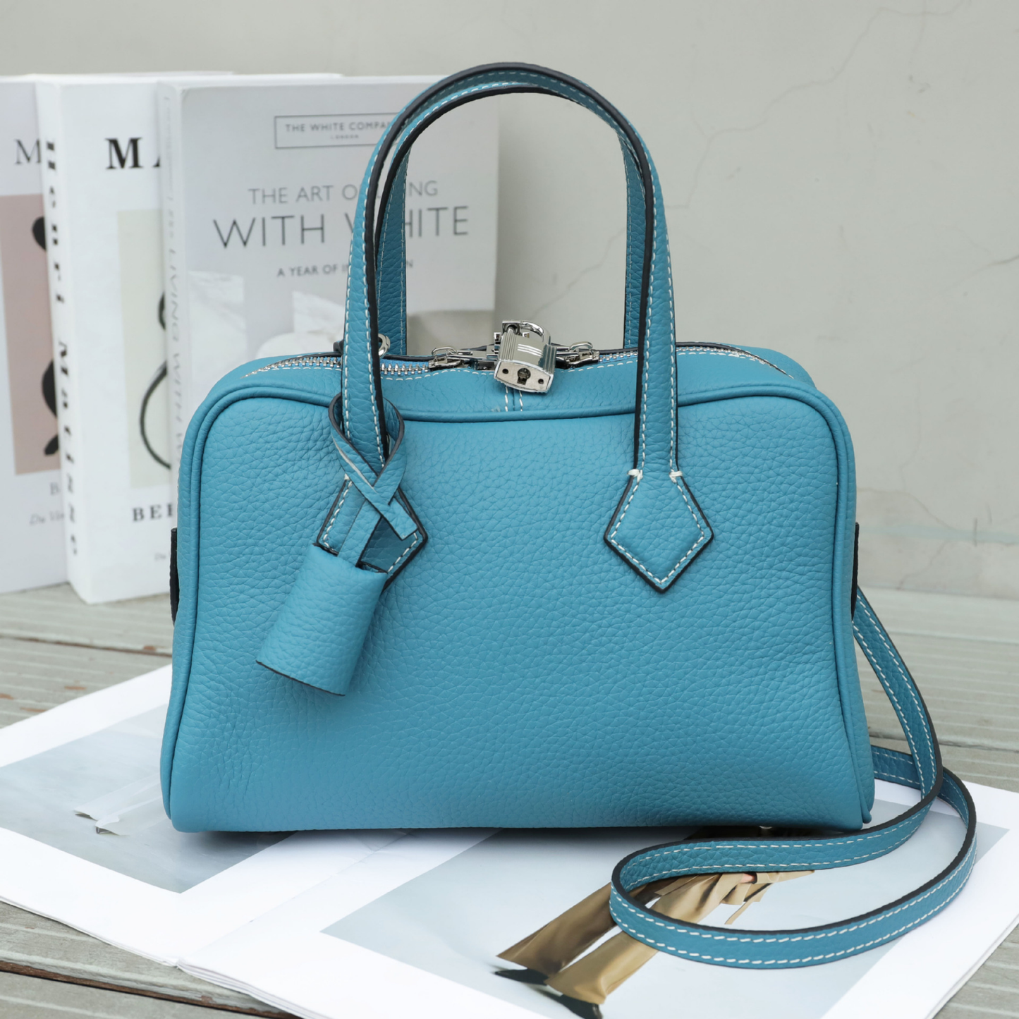 Victoria Style Classic Leather Shoulder Bag