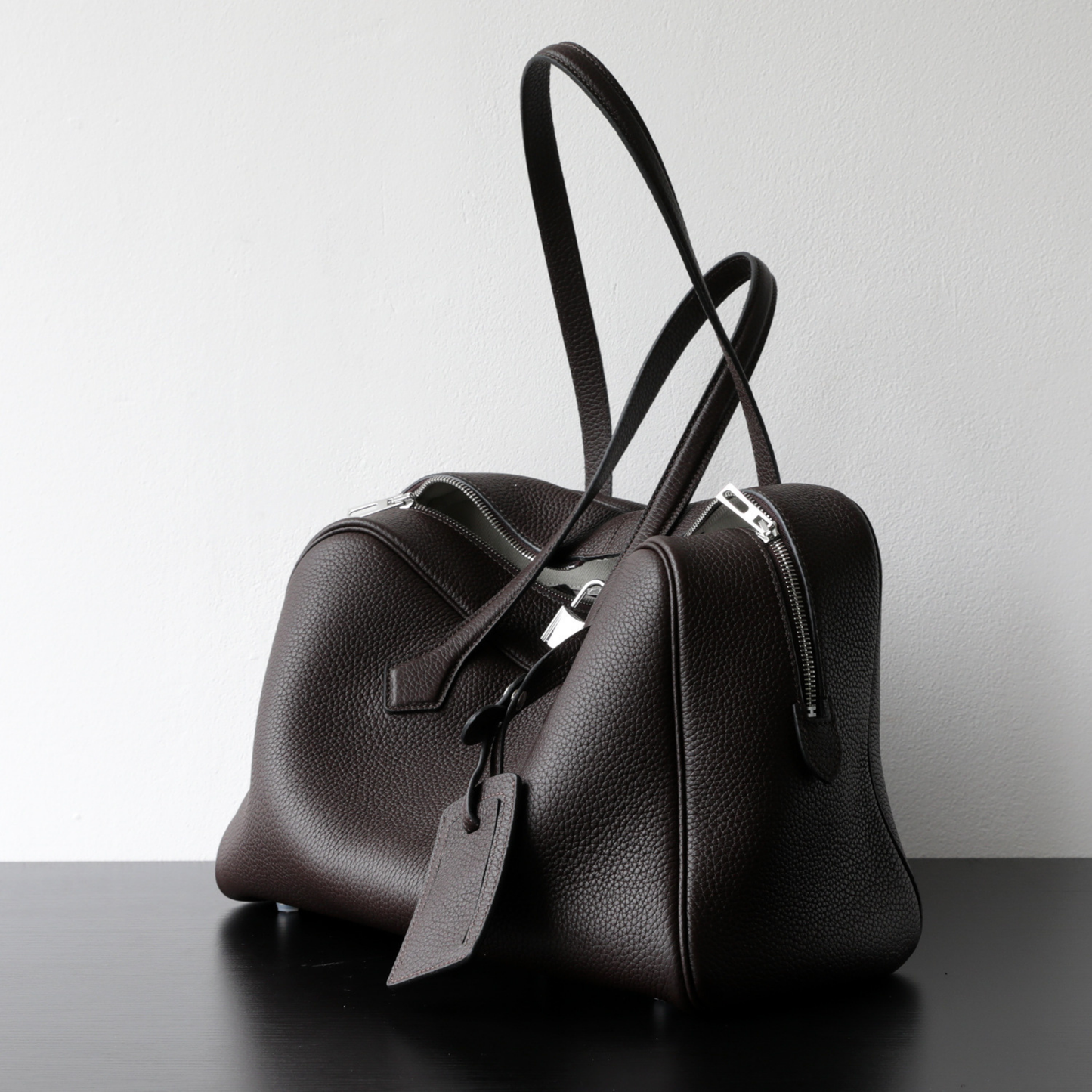 Victoria Style Classic Leather Shoulder Bag