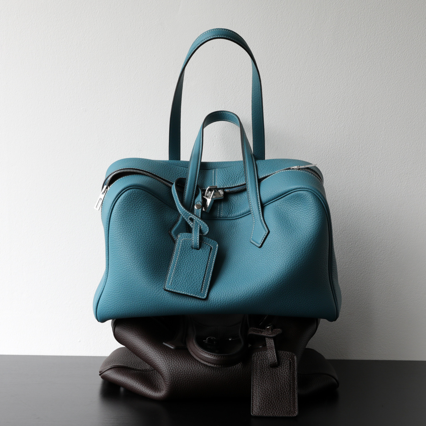 Victoria Style Classic Leather Shoulder Bag