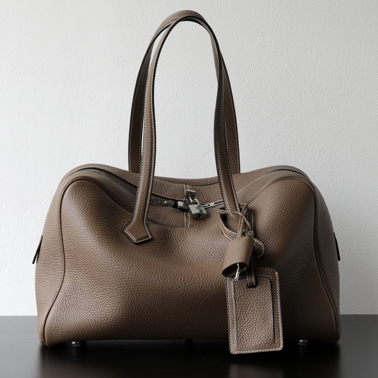 Victoria Style Classic Leather Shoulder Bag