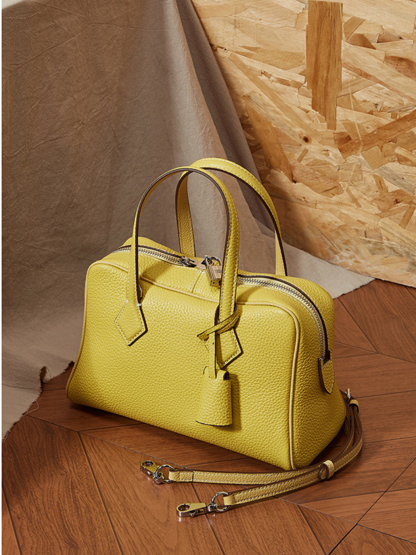 Victoria Style Classic Leather Shoulder Bag