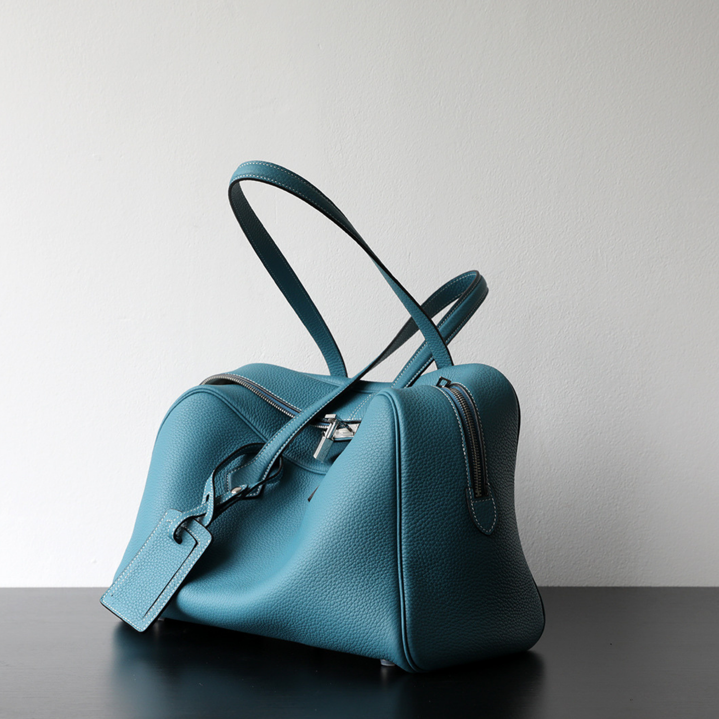 Victoria Style Classic Leather Shoulder Bag