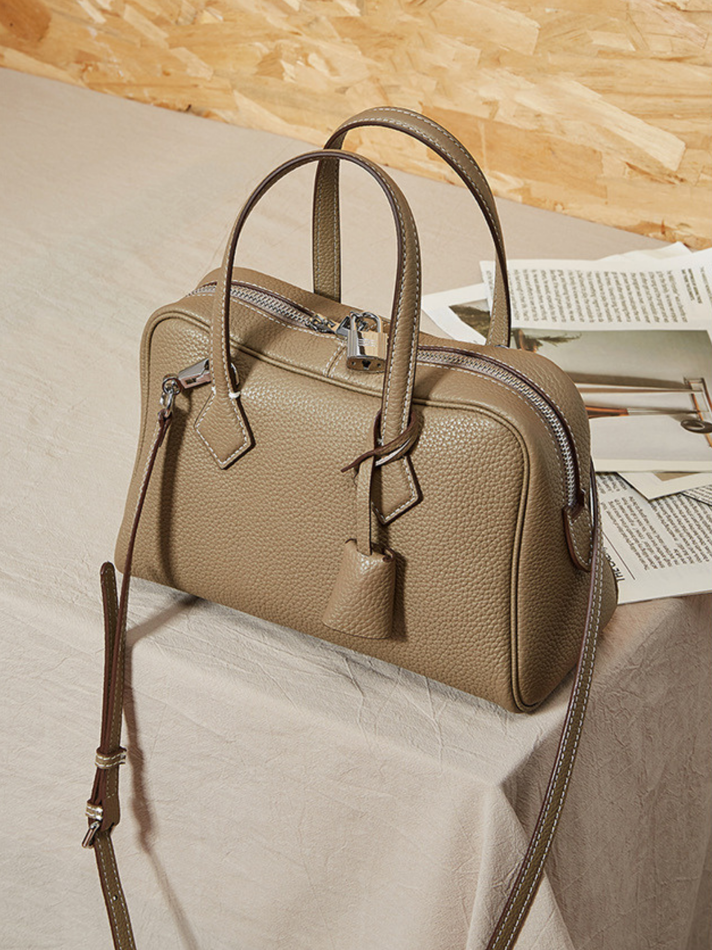 Victoria Style Classic Leather Shoulder Bag