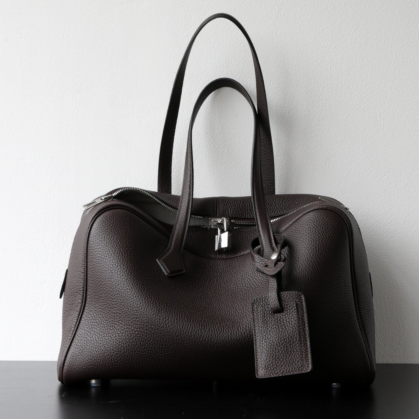 Victoria Style Classic Leather Shoulder Bag