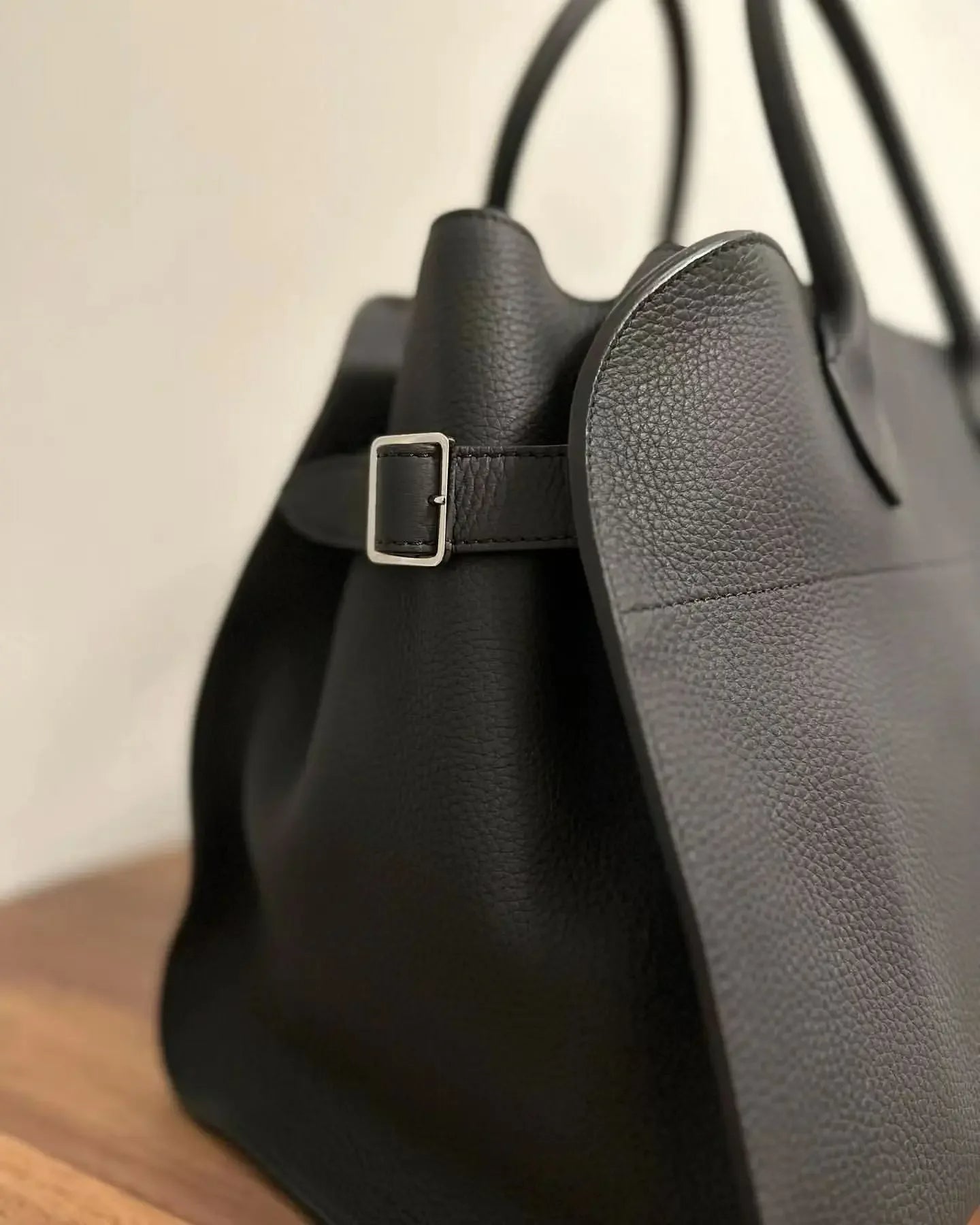 El lujoso bolso tote de cuero "inspirado en Row-Margaux"
